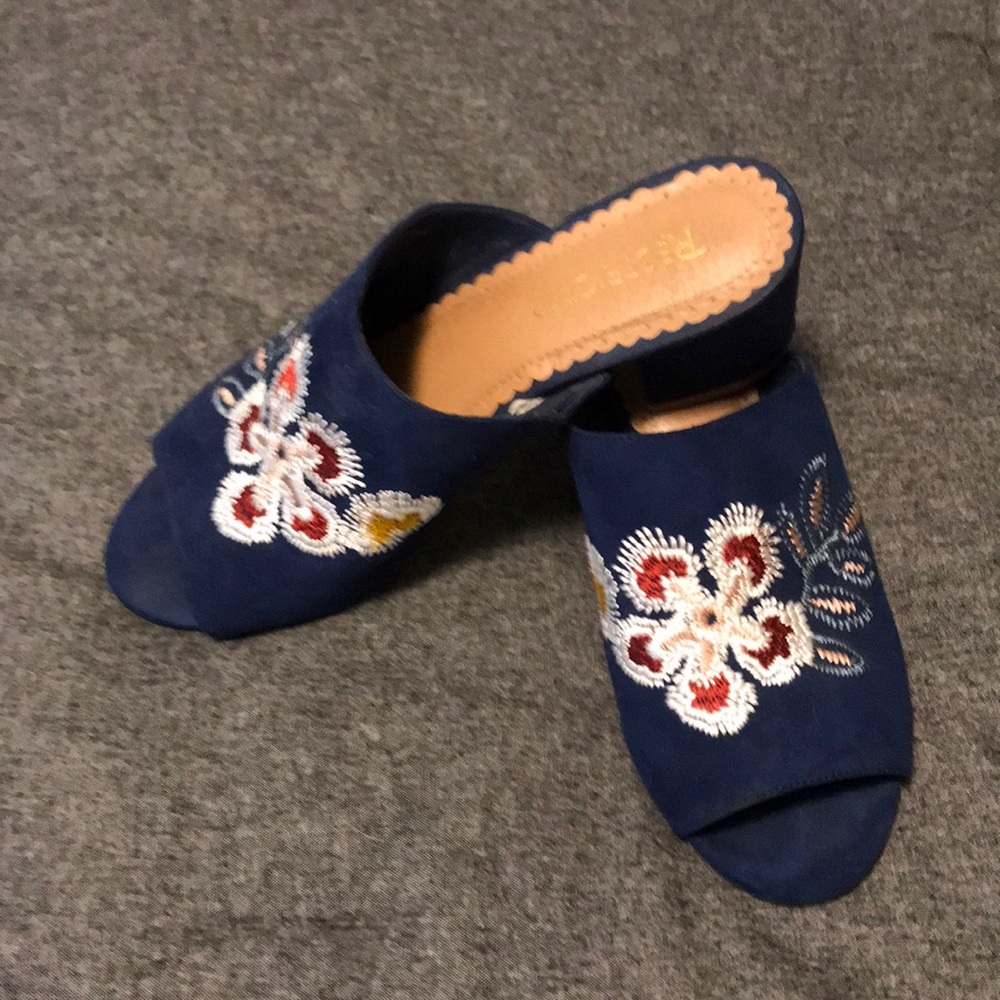 Restricted slip ons 8.5 (US)